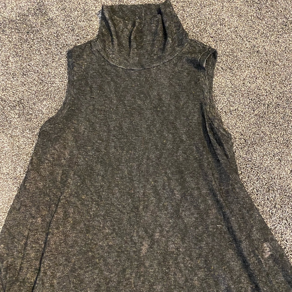 Lightweight dressy sleeves top! Size medium